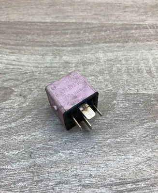 BMW 5 E34 Other relay 8365326 0332019168