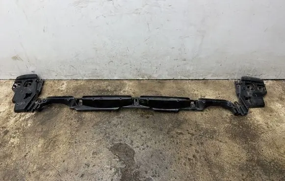 BMW 5 G30 G31 G38 Rear bumper mounting bracket 7387313