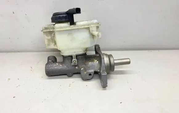 Volkswagen Jetta VI Master brake cylinder 1K1611301E A841601F