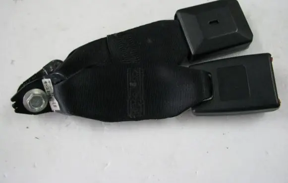 Middle seatbelt buckle (rear)