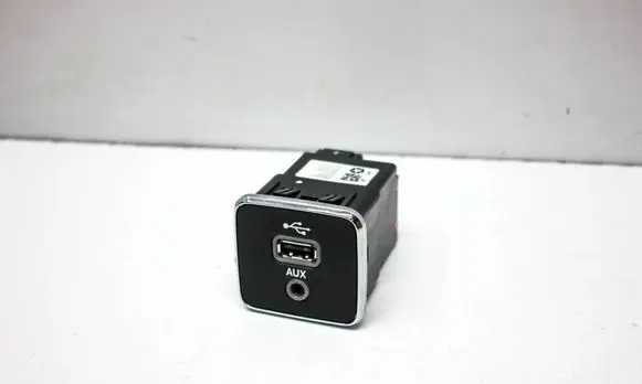 Jeep Compass AUX in-socket connector 5XG28DX9AC