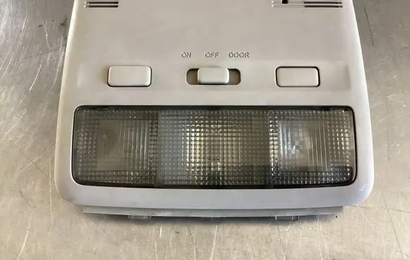 Toyota Corolla Verso AR10 Front seat light 18290010 812630F010A 105BB3