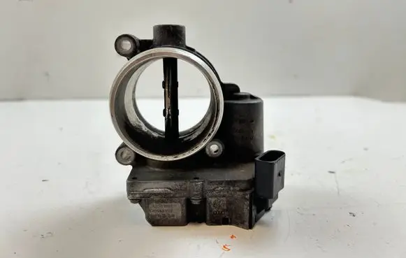 Audi A4 S4 B7 8E 8H Throttle valve 8E0145950E