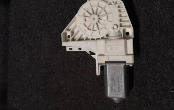 Audi A5 8T 8F Front door window regulator motor 8K0959802A 10420252631 1101965575200