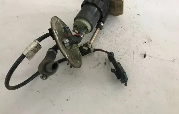Opel Astra G Mechanical fuel pump 885878