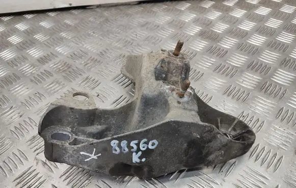 Audi A4 S4 B7 8E 8H Engine mounting bracket 8E0199352F