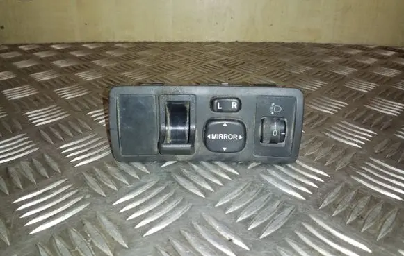 Toyota Corolla Verso E121 Wing mirror switch 5544120140