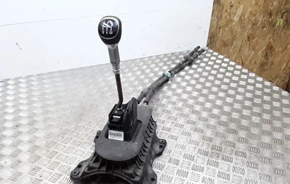 Fiat 500L Gear shifter/selector 03057330006