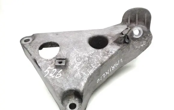 BMW 5 E60 E61 Engine mounting bracket 6777053 22116777053