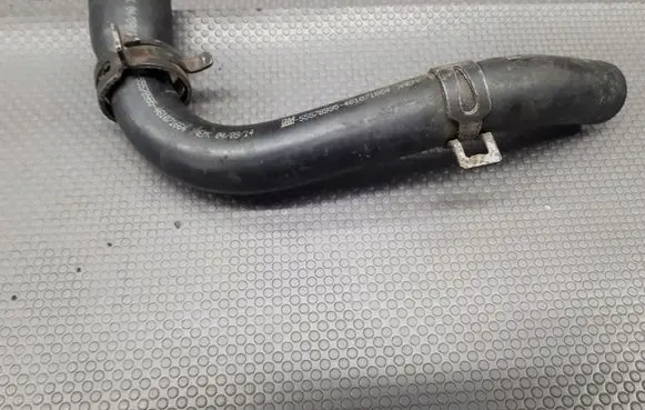 Opel Astra G Breather hose/pipe 55578995