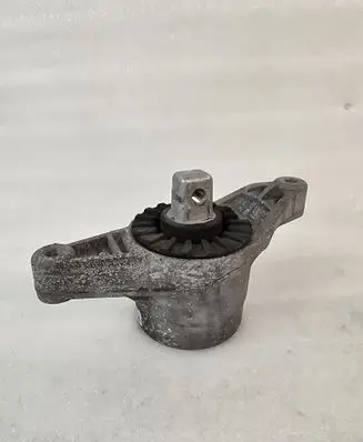 Engine mount bracket