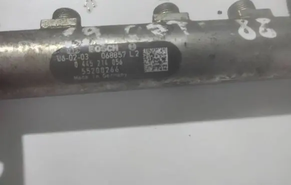 Opel Zafira B Fuel main line pipe 0445214056 068857L2 55200266