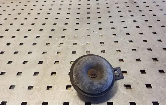 Nissan Juke I F15 Horn signal