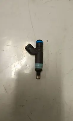 Dodge Durango Fuel injector 05038337AB