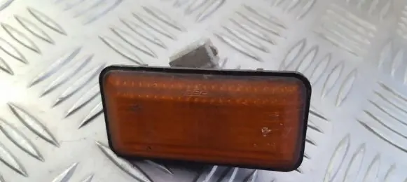 Volkswagen Golf III Front fender indicator light 1H0949117A 1H0949111