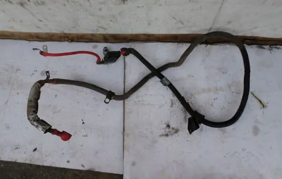 Land Rover Discovery 3 - LR3 Positive cable (battery) YTA500520