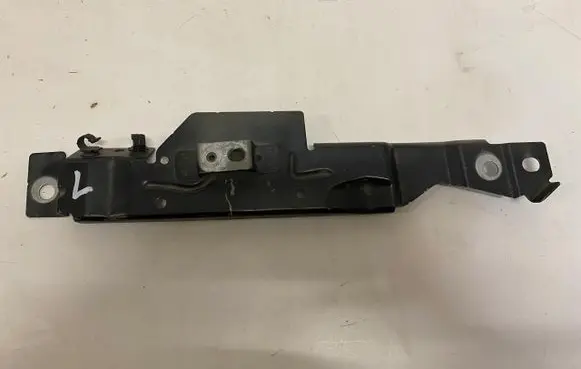 Volvo S90, V90 Fender mounting bracket