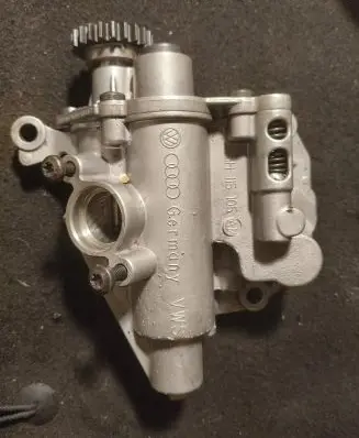 Seat Leon (5F) Oil pump 06H115105