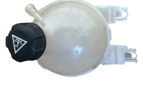 Opel Crossland X Coolant expansion tank/reservoir 9800777280