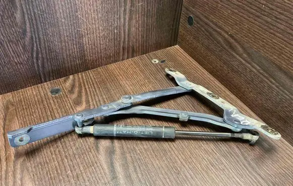 Alfa Romeo 166 Tailgate/trunk/boot hinge 60622424