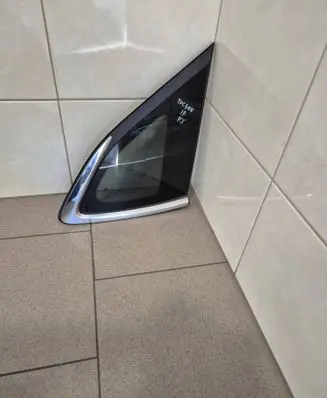 Hyundai Tucson TL Rear side window