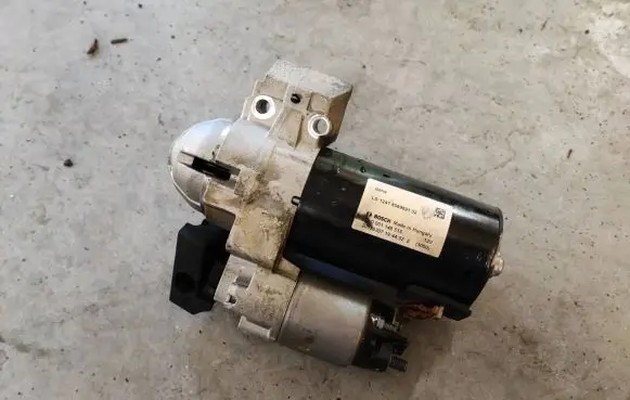 BMW 7 G11 G12 Starter motor 8589891