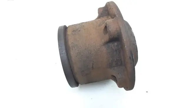 Nissan NV400 Rear wheel hub 695