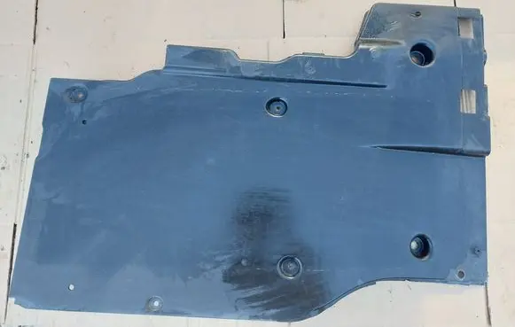 Volkswagen Golf VII Engine splash shield/under tray 5Q0825506B