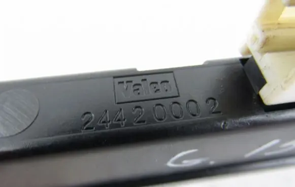 Nissan Almera Tino Third/center stoplight 26590
