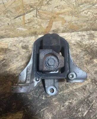 Honda CR-V Engine mount bracket 525wy