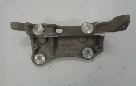 DS Automobiles 3 Crossback Engine mounting bracket 9826426680