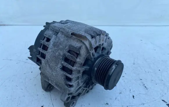 Volkswagen Tiguan Generator/alternator 03L903023E