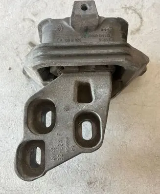 Mercedes-Benz B W246 W242 Engine mount bracket 326160A