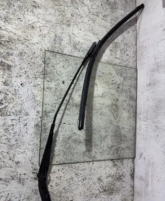 Front wiper blade arm