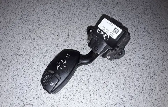 BMW 5 E60 E61 Indicator stalk 6951349