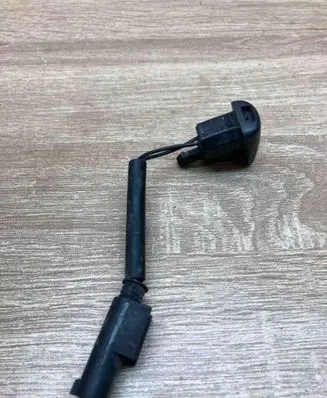 BMW 5 E60 E61 Windshield washer spray nozzle 7132969