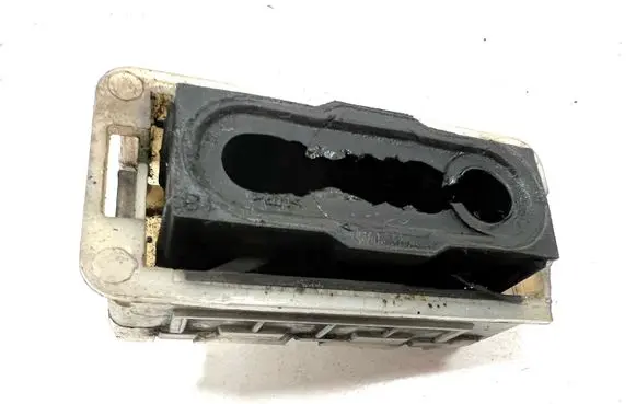 Peugeot 308 Radiator mount bracket 9800613580 ESF1002500