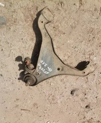 Nissan Navara D40 Front lower control arm/wishbone 3301110258