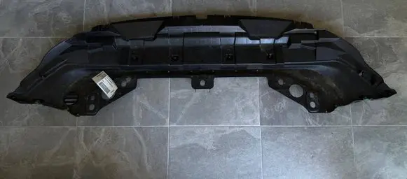 Volvo XC40 Front bumper skid plate/under tray 32227309