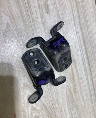Nissan Juke II F16 Front door hinge set 