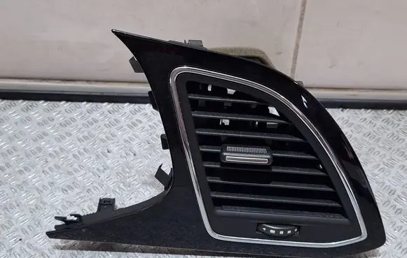 Seat Leon (5F) Dashboard air vent grill cover trim 