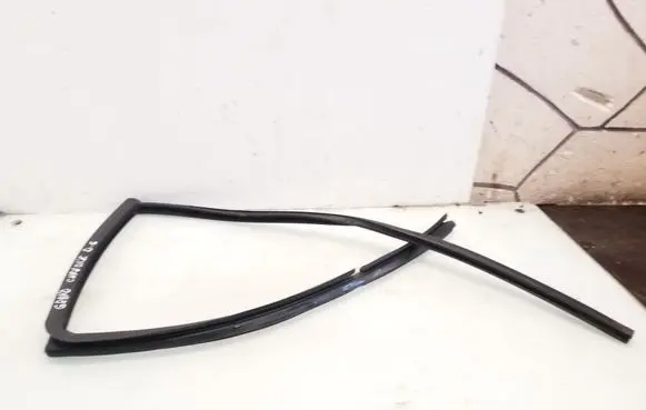 Jeep Grand Cherokee (WJ) Rubber seal rear door window/glass 