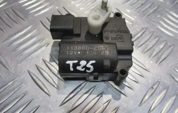 Toyota Avensis T250 Central body control module 113800-2051