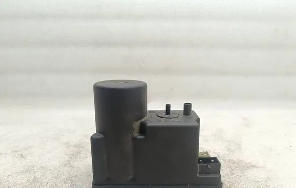 Audi A4 S4 B5 8D Central locking vacuum pump 4A0862257A