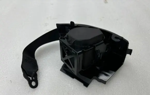 BMW 2 F22 F23 Rear seatbelt S3725939101