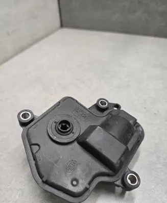 Volkswagen Polo VI Water pump 05E907593 6NW01277201