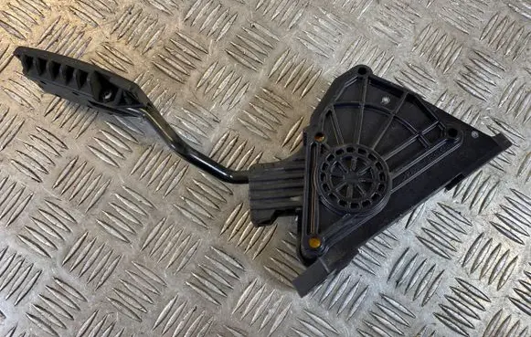 Honda CR-V Accelerator throttle pedal 10J01