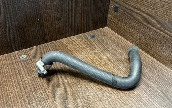 Iveco Daily 6th gen Engine coolant pipe/hose 504331494