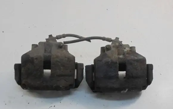 Volkswagen PASSAT B6 Front brake caliper 