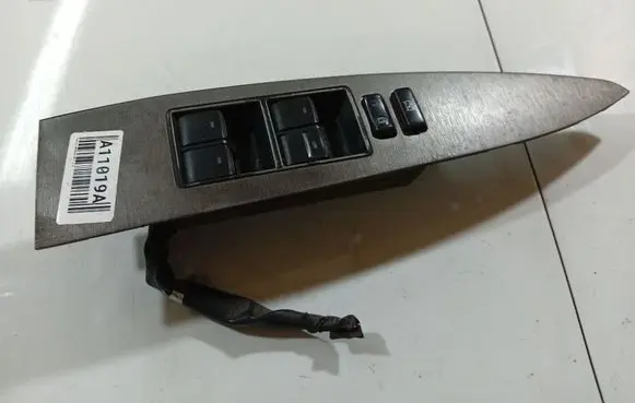 Toyota Avensis T270 Electric window control switch 7423105200